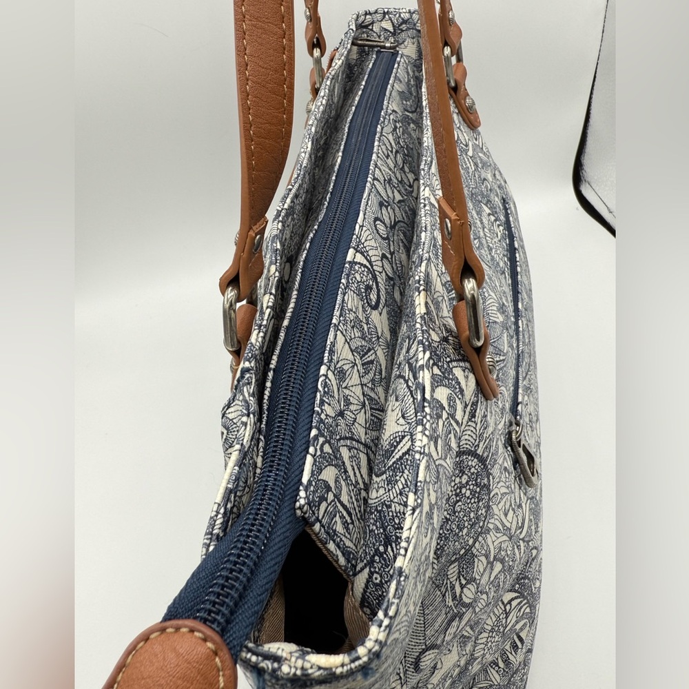 Sakroots Monochrome Floral Tote with Tan Straps - Picture 5 of 10